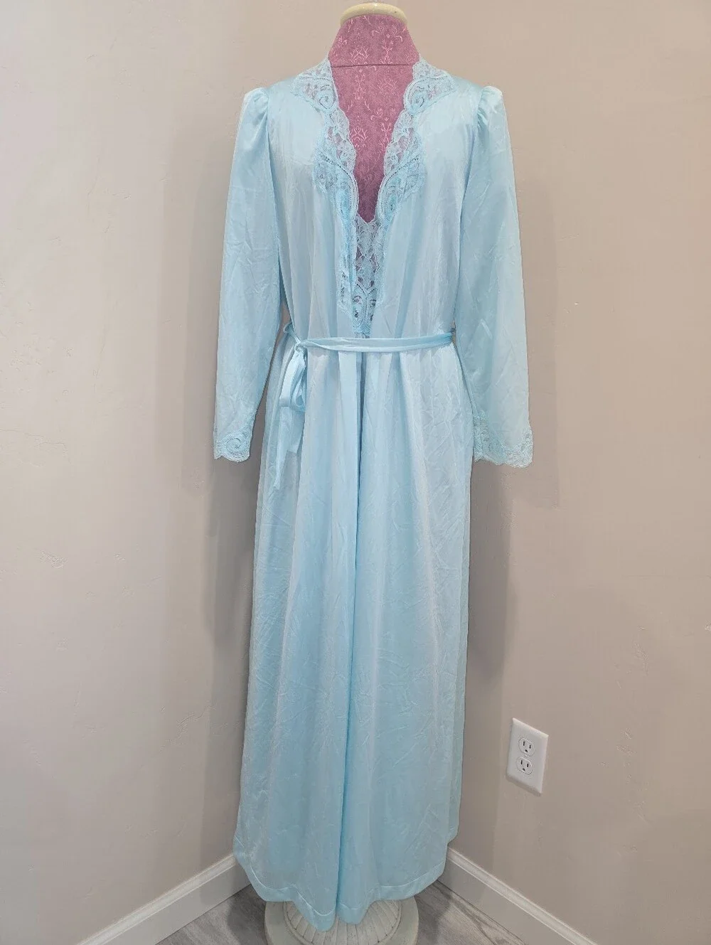 Vintage Olga Peignoir Set Nightgown Robe Blue Pearl Lace Size Medium Full Sweep